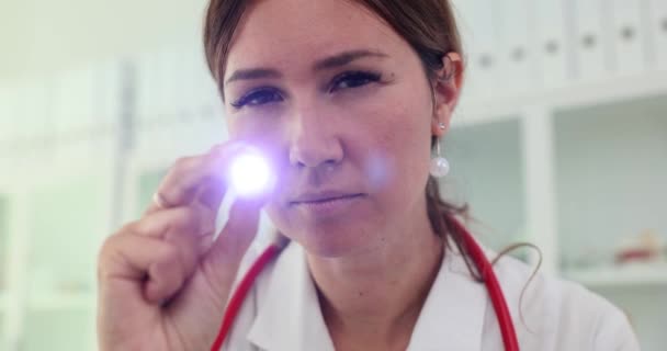 Doctor Shining Flashlight Eyes Patient Coma Determine Reflexes Movie Slow — Vídeo de Stock