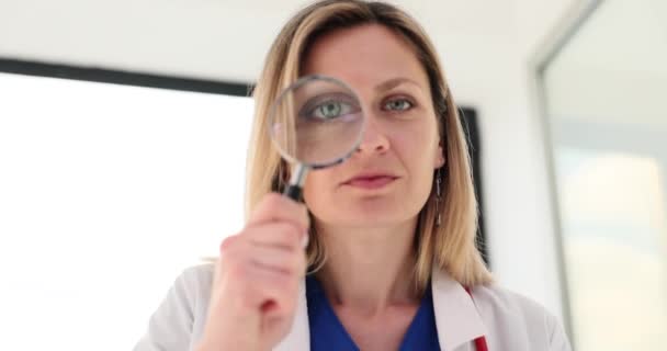 Woman Doctor Looking Magnifying Glass Movie Slow Motion Diagnosis Diseases — Vídeos de Stock