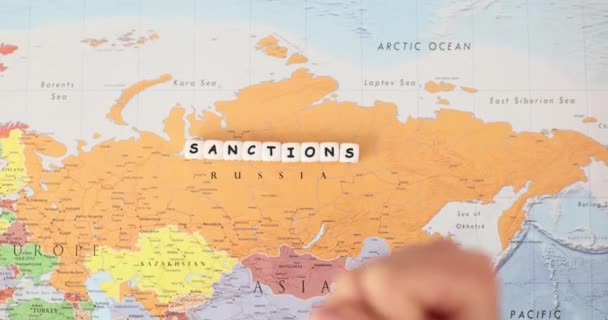 Sancties Tegen Rusland Wereldkaart Concept Economische Politieke Sancties Tegen Rusland — Stockvideo