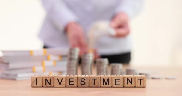 Word Investments Sikeres Ember Számolja Pénzt Nyereséges Pénzügyi Befektetések — Stock videók