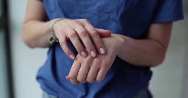 Woman Scratches Itch Hand Healthcare Medicine — Stock Video