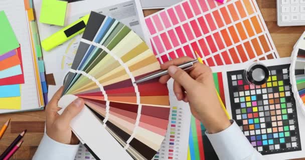 Diseñador Gráfico Trabajo Creatividad Paleta Colores Vista Superior Muestras Color — Vídeos de Stock