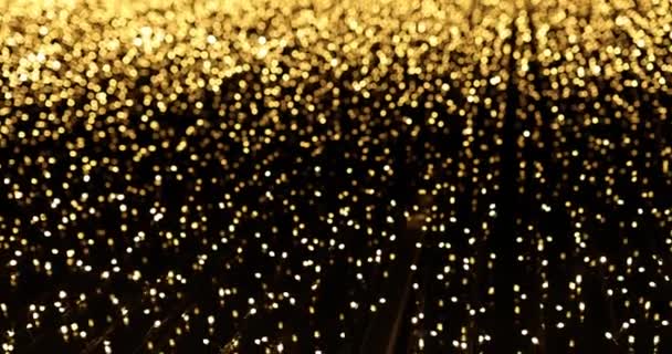 Dekorative Goldene Girlanden Hängen Und Leuchten Abend Glühbirnen Und Dekorationen — Stockvideo