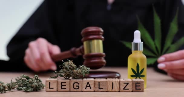 Marihuana Con Aceite Cáñamo Concepto Juez Legalidad Del Cannabis Régimen — Vídeos de Stock