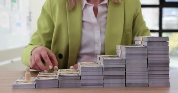 Žebřík Hromadami Peněz Figurky Lidí Obchodního Týmu Úřadu Osobní Kariéra — Stock video