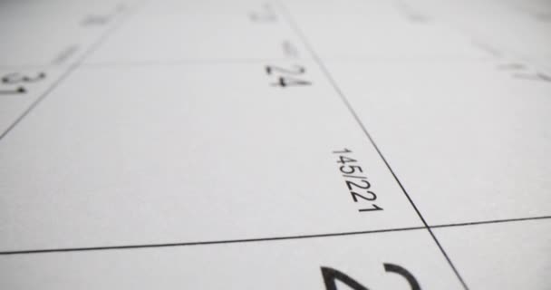 カレンダーのカウント日と年ごとの注文の指定 日付間の日数 — ストック動画