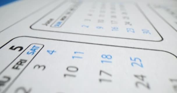 Primer Plano Del Calendario Blanco Mesa Planificación Futura Rutina Diaria — Vídeo de stock