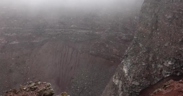 霧の中の火山エトナシチリアの風景 カターニアの首都シチリアイタリアの東海岸で活発な火山 — ストック動画