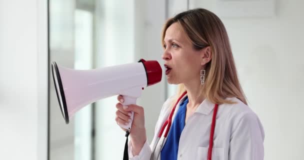 Blonde Doctor Speaks Speaker Standing Window Medic Makes Announcements Patients — Stock Video
