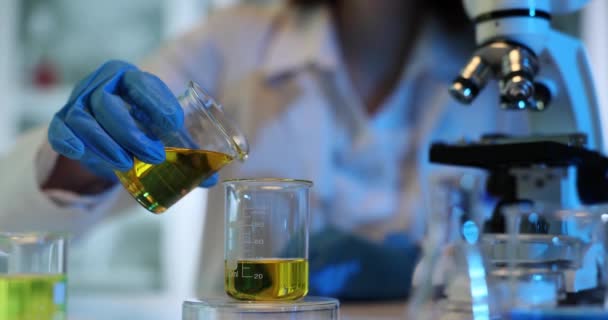 Laboratory Technician Fills Beaker Yellow Liquid Researcher Uses Transparent Laboratory — Stock Video