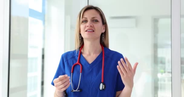 Fachkundige Ärztin Mit Stethoskop Erklärt Wie Wichtig Gesunde Ernährung Der — Stockvideo