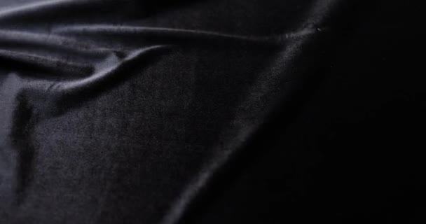 Siyah Ipeksi Kumaş Dalgalanır Zarif Dalgalar Oluşturur Kumaş Ritmik Dalgalar — Stok video