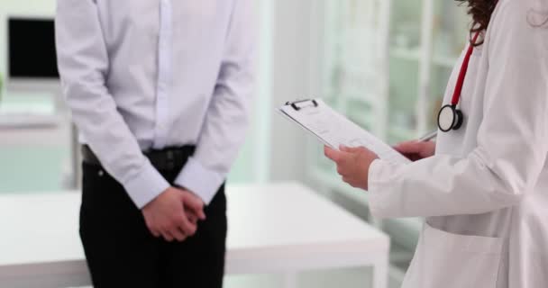 Consultație Între Medic Pacient Privire Incontinența Urinară Erecție Slabă Sau — Videoclip de stoc