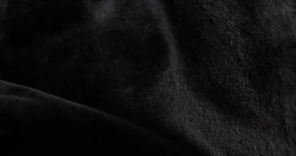 滑らかなエレガントな黒いシルクベルベットまたはサテンバックグラウンド フランネルテクスチャ — ストック動画