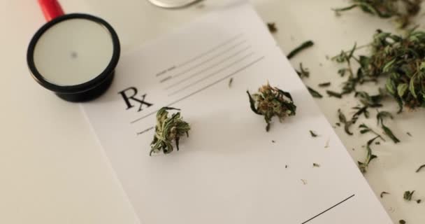 Primer Plano Prescripción Médica Marihuana Medicinal Estetoscopio Efectos Marihuana Cuerpo — Vídeo de stock