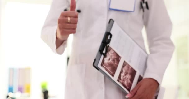Doktor Uzolog Nebo Gynekolog Zvedne Palce Klinice Ultrazvuk Vnitřních Orgánů — Stock video