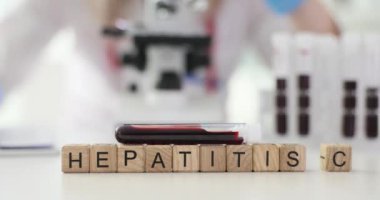Hepatit C test tüpü ve laboratuvarda kan. Viral hepatitin laboratuvar teşhisi