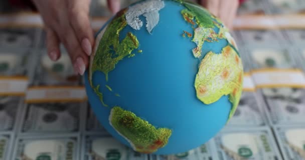Globo Terra Dinheiro Economia Mundial Dependência Financeira Conceito Mundial — Vídeo de Stock