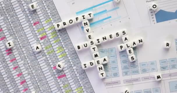 Erstellen Eines Businessplans Für Den Erfolg Kreuzworträtsel Geschäftsbericht Und Analysen — Stockvideo