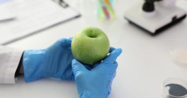 Apple incelemesi ve muzlardaki zararlı bileşenlerin varlığı. Elmalar üzerine bilimsel araştırma.