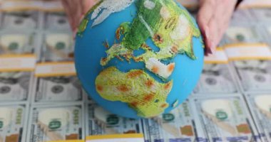 Para geçmişinde dünyayı elinde tutan kadın. Küresel mali kriz