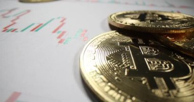 Analitik bilgi grafiklerinde Bitcoin 'in yükselişi ve düşüşü. Kripto para değişimi ticareti