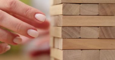 Yetenek stratejisi ve kule inşa oyunu. Risk sigortası ve iş