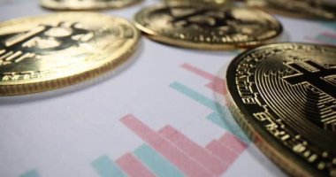 Bitcoinler yatırım tahminleri ile birlikte raporlara saçılmış durumda. Şifreli paraların değişim oranı analiz ediliyor. Zincir işi