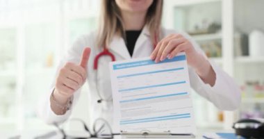 Doktor sağlık sigortası başvurusunu onayladı. Sağlık parkı ve onaylar