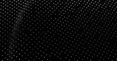 Dalgalar halinde beyaz noktalı siyah kumaş. Kumaş arkaplan siyah