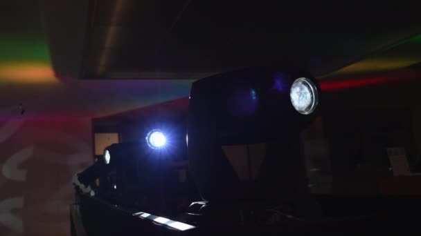 Profesjonalne Urządzenia Oświetleniowe Sprzęt Oświetleniowy Scenie — Wideo stockowe