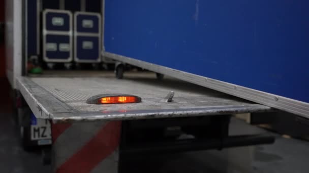 Varningssignalen Blinkar Lastbilslossning — Stockvideo