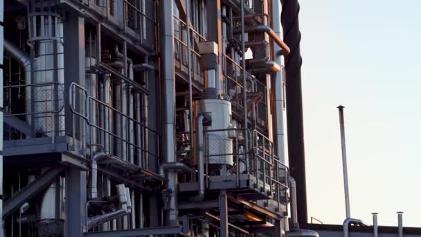Industriële Pijpleidingen Details Van Dichtbij Bij Zonsondergang Papierfabriek Noord Zweden — Stockvideo