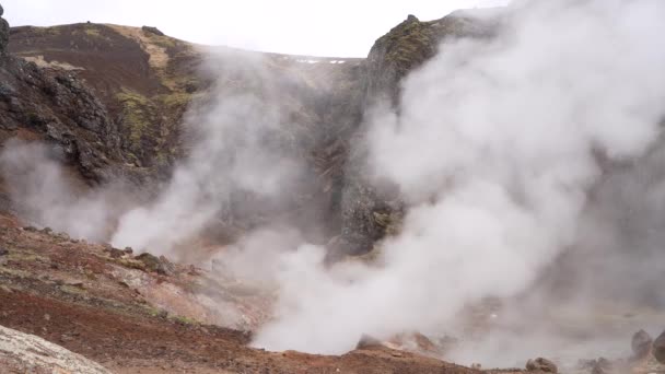 Smoke Vapor Powoli Wyrzucane Islandzkiej Skały Grensdalur Gorące Źródła Islandia — Wideo stockowe