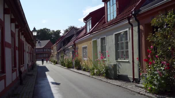 Cobblestone Street Starym Mieście Mieszkaniem Ystad Midtown Widokiem Kościół Centrum — Wideo stockowe
