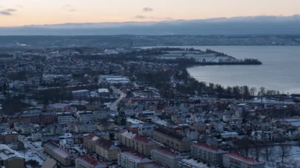 Pemandangan Aerial Menakjubkan Dari Cityscape Huskvarna Selama Twilight Atau Fajar — Stok Video