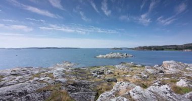 Marstrand ve Tjorn arasındaki çarpıcı takımadaları yakalayan dinamik hava zaman aralığı. Gizli koyları, dramatik uçurumları ve canlı kıyı kasabalarını keşfedin. Seyahat ve doğa belgeselleri için mükemmel..