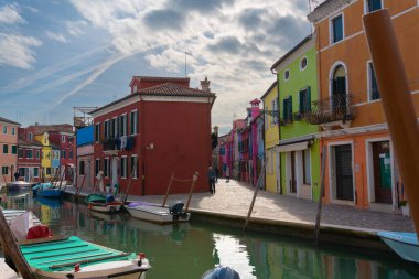 Venedik, İtalya-Ağustos 21, 2017: Burano 'daki Büyük Kanal manzarası