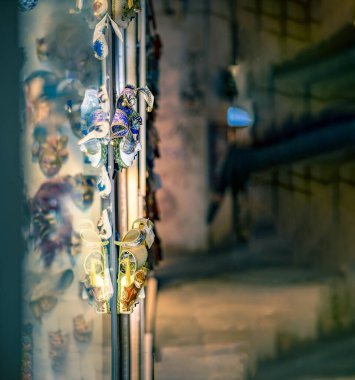 Fenerli eski ahşap kapı.