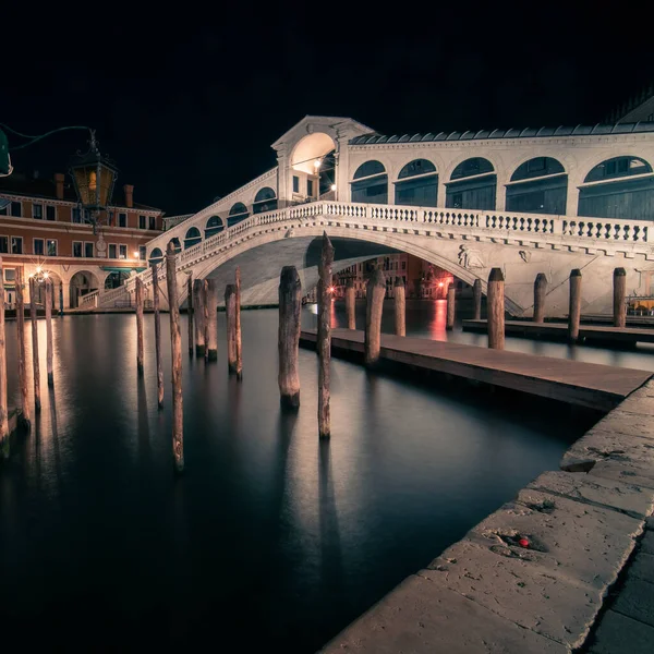 2018年9月頃イタリア ヴェネツィア 運河にかかる橋の眺め — ストック写真