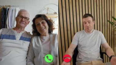 Yaşlı bir çift görüntülü görüşme sırasında gülümser ve aile üyeleriyle yakınlaşır. Bu etkileşim, fiziksel mesafeye rağmen aile bağlarının sıcaklığını vurgular..