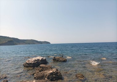 Andriyatik deniz, taş plaj