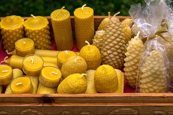 Handmade Natural Wax Candles Honeycomb Texture Unusual Interior Element — Stock Photo, Image