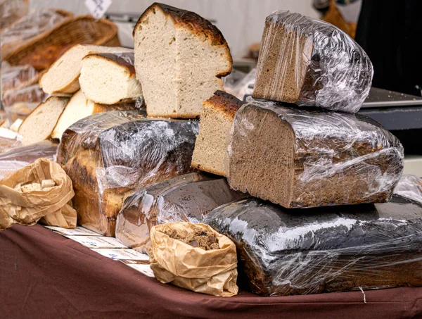 Świeżo Robiony Domowej Roboty Miękki Tradycyjny Łotewski Chleb Słodko Kwaśny — Zdjęcie stockowe
