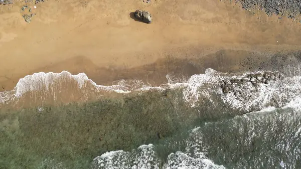 Deniz kıyısının güzel manzarası