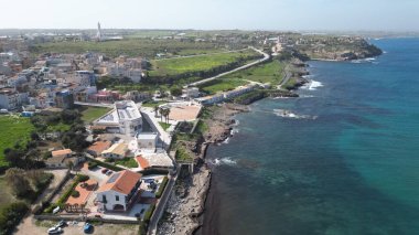 İsrail 'in kuzeyindeki Akdeniz kıyısında.