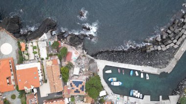 Deniz kıyısının güzel manzarası