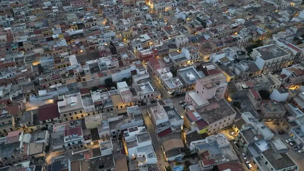 Geceleri yukarıdan Valencia şehrine manzara