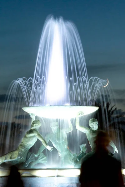 Neuer Monduntergang Hinter Dem Wasser Des Triton Brunnens Eingang Von — Stockfoto