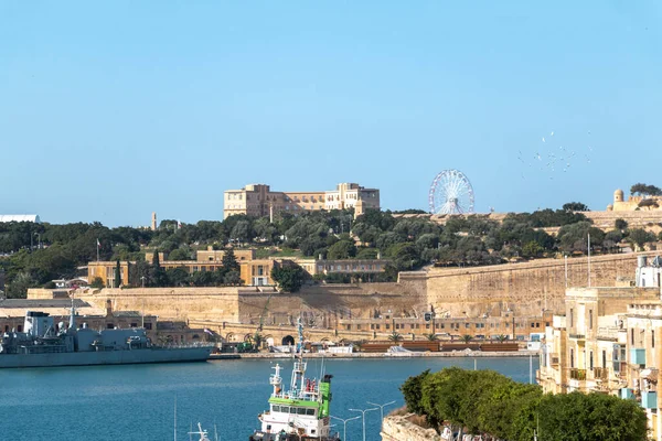 Θέα Της Πόλης Της Άνω Valletta Όπου Τροχός Των Χριστουγέννων — Φωτογραφία Αρχείου